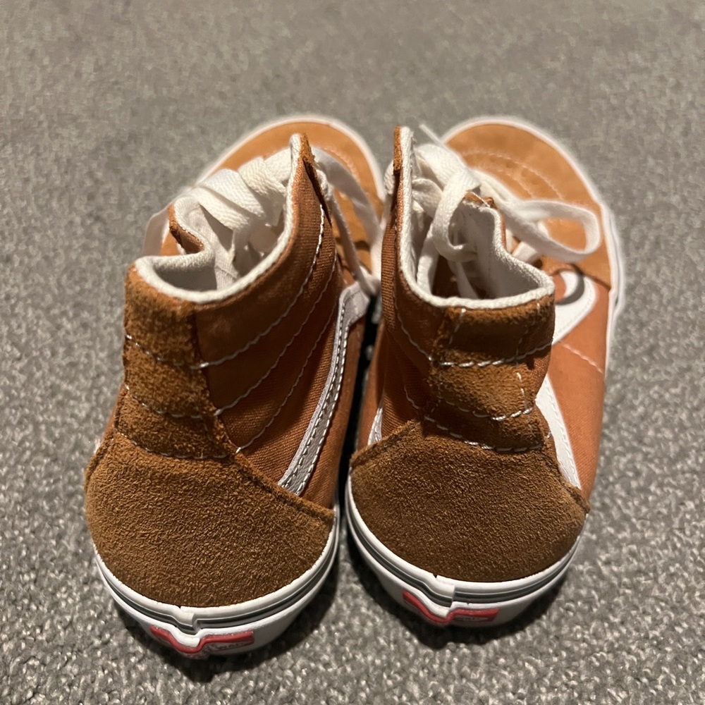 Vans - Picture 6 of 9